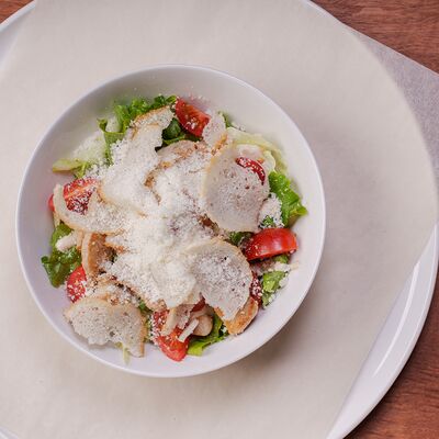 Цезарь с курицей в STRAGUSTO по цене 410 ₽