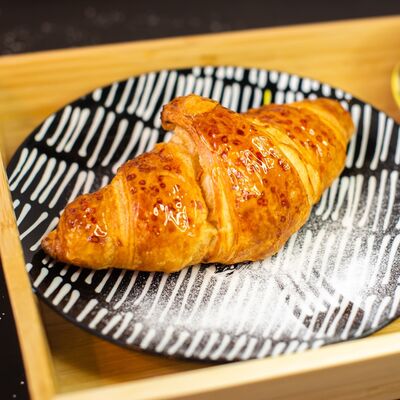 Круассан с малиной в Пекарня Буханка по цене 195 ₽