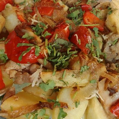 Жаркое с курицей и овощами под чесночным соусом в Хочу & Пури по цене 360 ₽