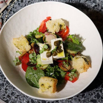 Греческий с брынзой в Sweetheart по цене 670 ₽