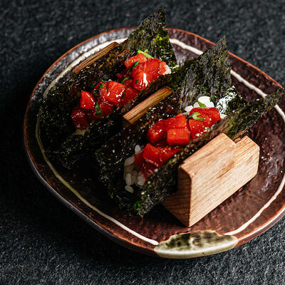 Хэнд-ролл Аками в Self Edge Japanese по цене 1600 ₽