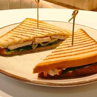 Сэндвич с пастрами в Шоколадница по цене 330 ₽