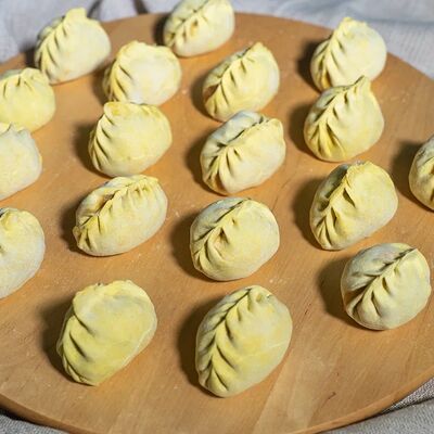 Золотые манты с говядиной и тыквой (полуфабрикат) в Наш кущтанащ по цене 850 ₽