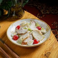 Цезарь с курицей в Гастробар Библиотека