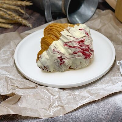 Круассан сливочный с джус-болламив Пекарня Робин Сдобин по цене 140 ₽