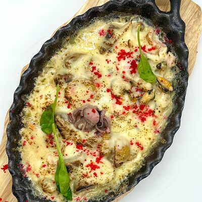 Сковородка с морепродуктами в Дуэты по цене 890 ₽