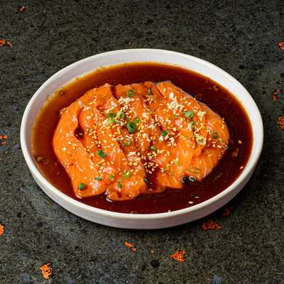 Сашими из лосося в Sumo Izakaya по цене 980 ₽