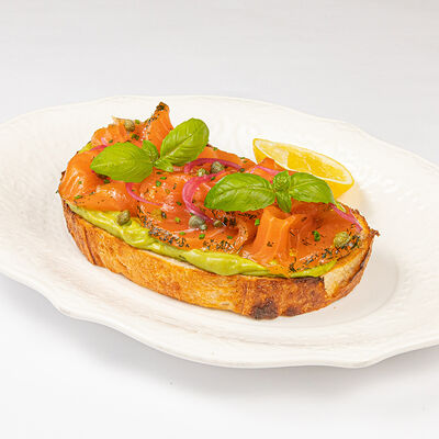 Брускетта с лососем и авокадо в Loona по цене 1190 ₽