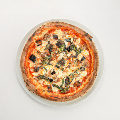 Пицца с баклажаном и домашними колбасками в La Scala Trattoria Ignazio по цене 44 р.