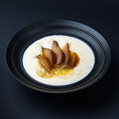 Рисовая каша с грушей и ванильным маслом в Два веселых гуся по цене 380 ₽