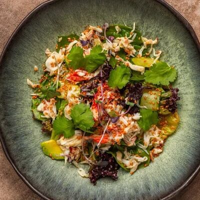 Салат с крабом, манго, авокадо в Галки по цене 1390 ₽