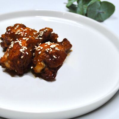 Куриные крылышки терияки с кунжутом M в Сабирос по цене 500 ₽