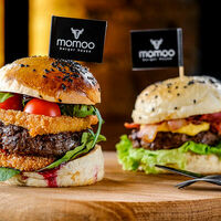 Фирменный бургер Дольче вита в Momoo