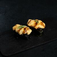 Запеченные суши с мидиями в Sushi Yoshitake Omakase