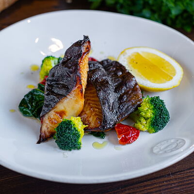 Угольная рыба с брокколи и шпинатом в Сыроварня по цене 1050