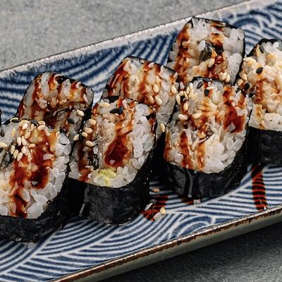 Хосомаки угорь в Umami по цене 660 ₽