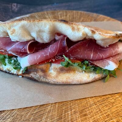 Паноццо с прошутто крудо в Salento по цене 590 ₽