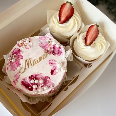 Бенто и 2 капкейка маме в Амрита по цене 2550 ₽