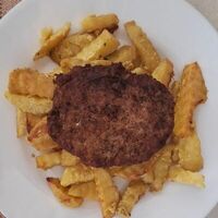 Маринованная картошка с котлетойв Чингизхан