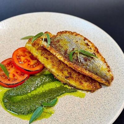 Филе дорады с томатами и соусом песто в Lemongrass по цене 986 ₽