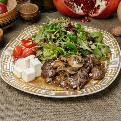 Теплый салат с рукколой в Шашлычный дворик по цене 491 ₽