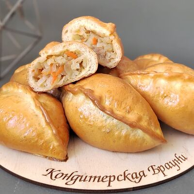 Пирожок с капустой в Брауни по цене 120 ₽