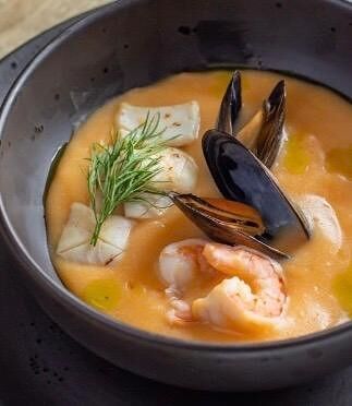 Сливочно-сырный крем суп с морепродуктами в Mozza Pizza по цене 650 ₽