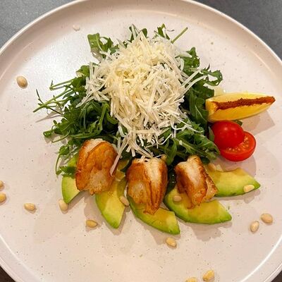 Руккола с креветками в Лепила мама по цене 620 ₽