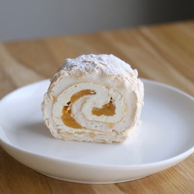 Меренговый рулет Манго-маракуйя в Кондитерская Светланы Шарафуллиной по цене 341 ₽