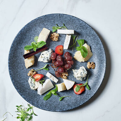 Ассорти из итальянских сыров в VASILCHUKI Chaihona №1 по цене 1470