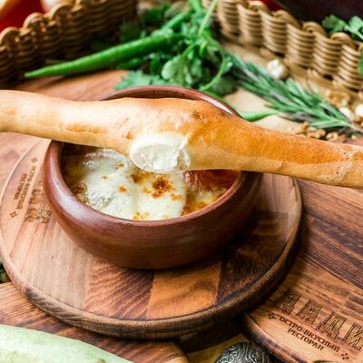 Сулугуни, запеченный с томатами в Дади по цене 450