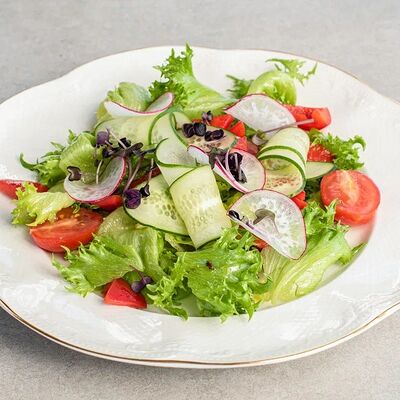 Салат из свежих овощей в Веранда по цене 290 ₽