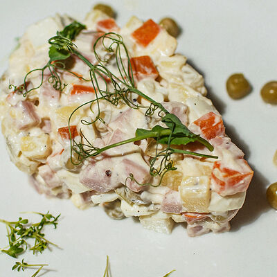 Оливье с ветчиной в Кафе Наше Место по цене 290 ₽