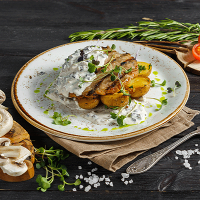 Бифштекс из цыпленка с картофелем и гриным соусом в ИТЛЕ Стейк-кафе Halal по цене 525