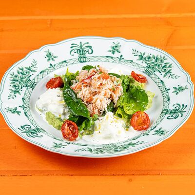 Салат с крабом, гуакомолле, страчателла в Сорренто by Novikov по цене 1540 ₽