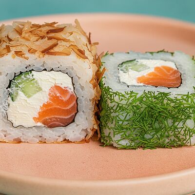 Ролл Микс с копченым лососем в Sushi Street по цене 429 ₽