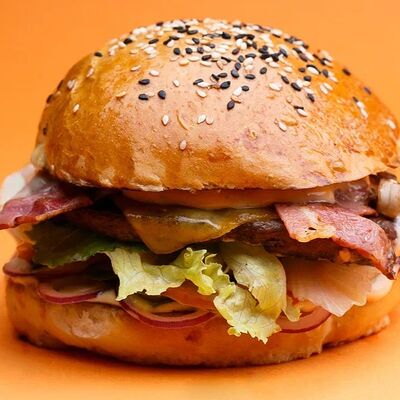 Бургер Классический в Папа Рядом Гриль-паб по цене 675 ₽