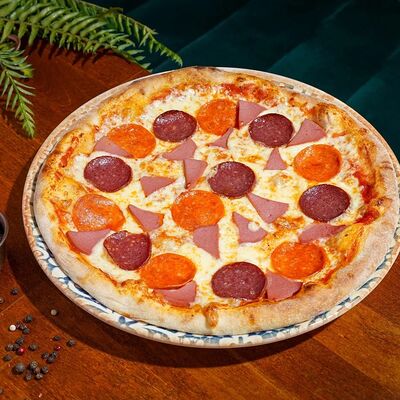 Пицца Мясная (25 см) в Sreda по цене 720 ₽