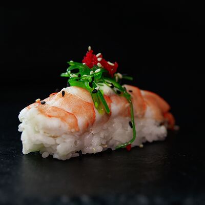 Суши Креветка в Атлантида по цене 200 ₽
