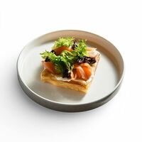 Вафли с лососем и авокадо в TOAST CAFE