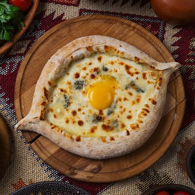 Хачапури по-аджарски Четыре сыра в Хинкальная по цене 925 ₽