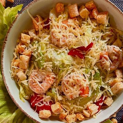 Салат Цезарь с креветкой в Красножар по цене 705 ₽