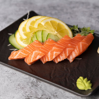 Сашими из лосося в Море Есть по цене 960 ₽