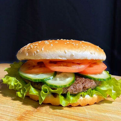 Бургер классический в HotDogger на Белорусской по цене 365 ₽