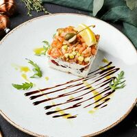 Тартар из семги в Колхида Palace