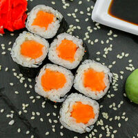 Ролл Классический с лососем в Maiko Sushi Bar