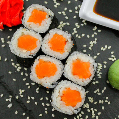 Ролл Классический с лососем в Maiko Sushi Bar по цене 179 ₽