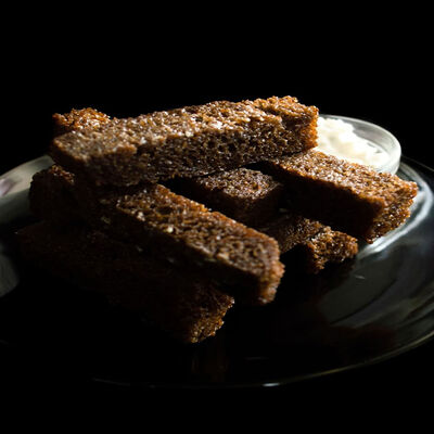 Гренки с чесноком и соусом в Gusto по цене 300 ₽