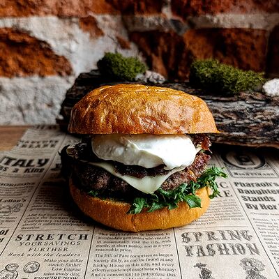 Бургер Блю чиз в Дровосек по цене 700 ₽