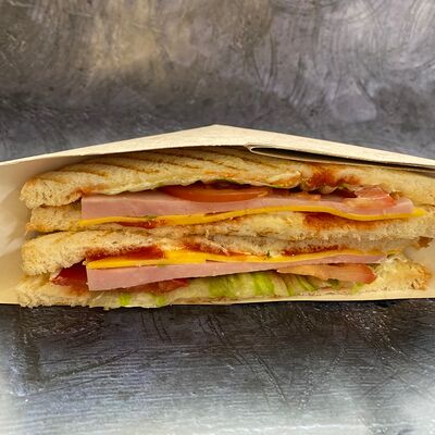Сэндвич с ветчиной и сыром в Loft Cafe по цене 360 ₽